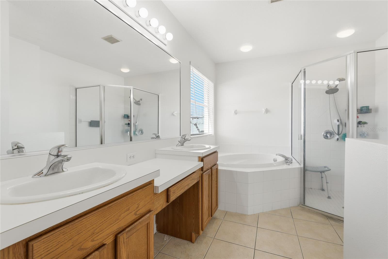 Image 19 of 70 For 8222 Haven Harbour Way