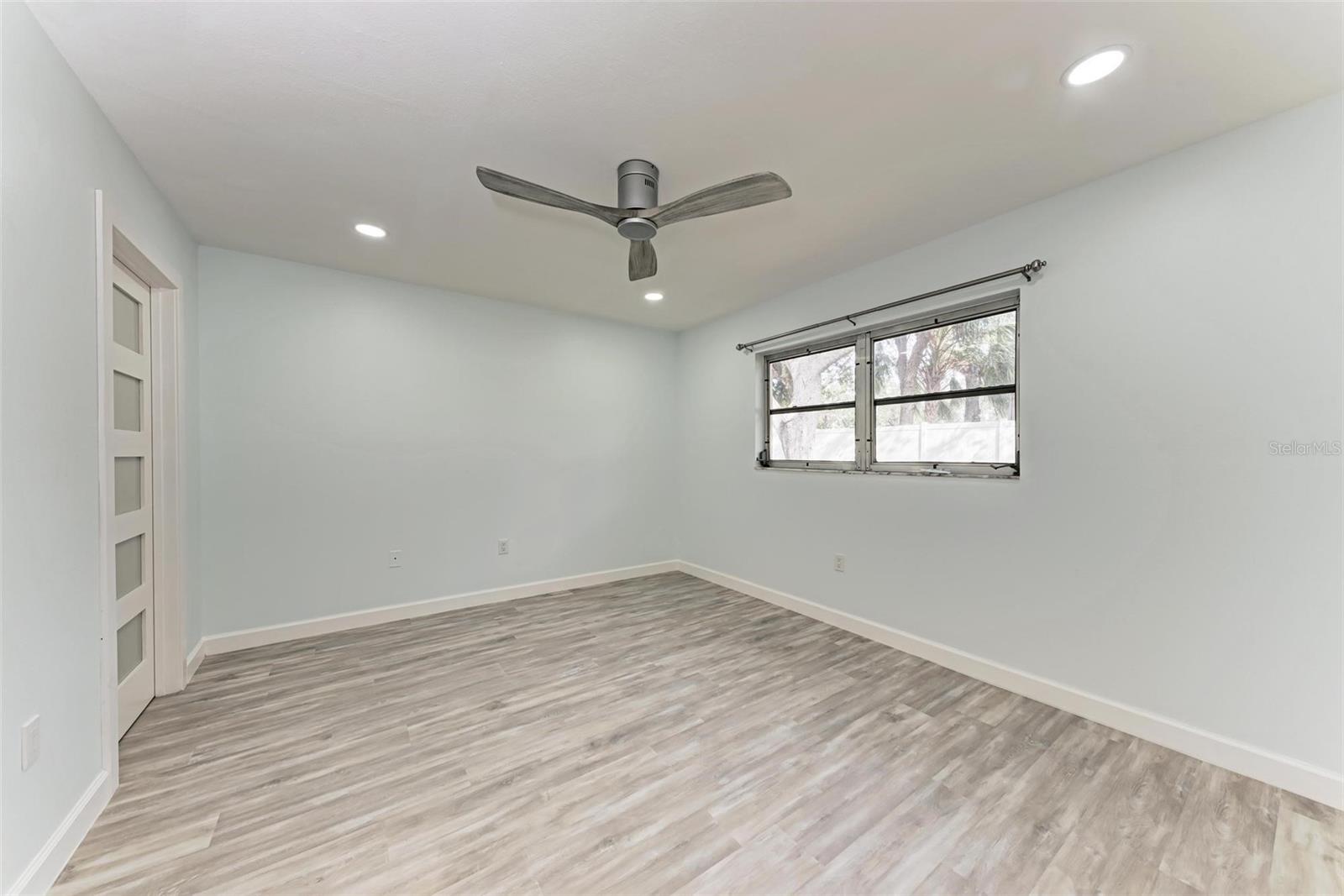 Image 14 of 32 For 390 301 Boulevard W 8c