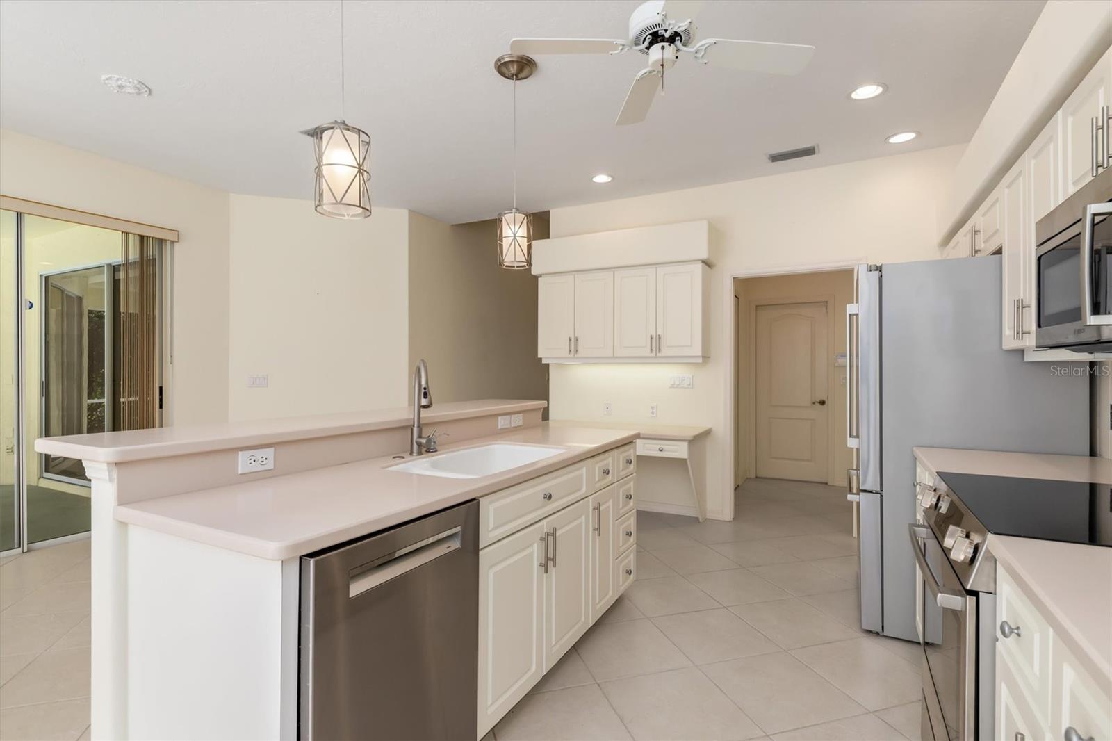 Image 11 of 50 For 8468 Woodbriar Drive