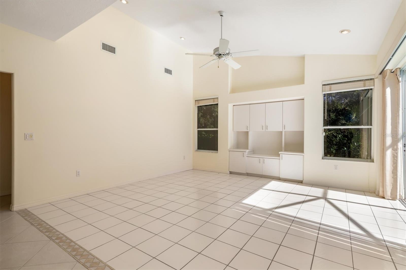 Image 17 of 50 For 8468 Woodbriar Drive