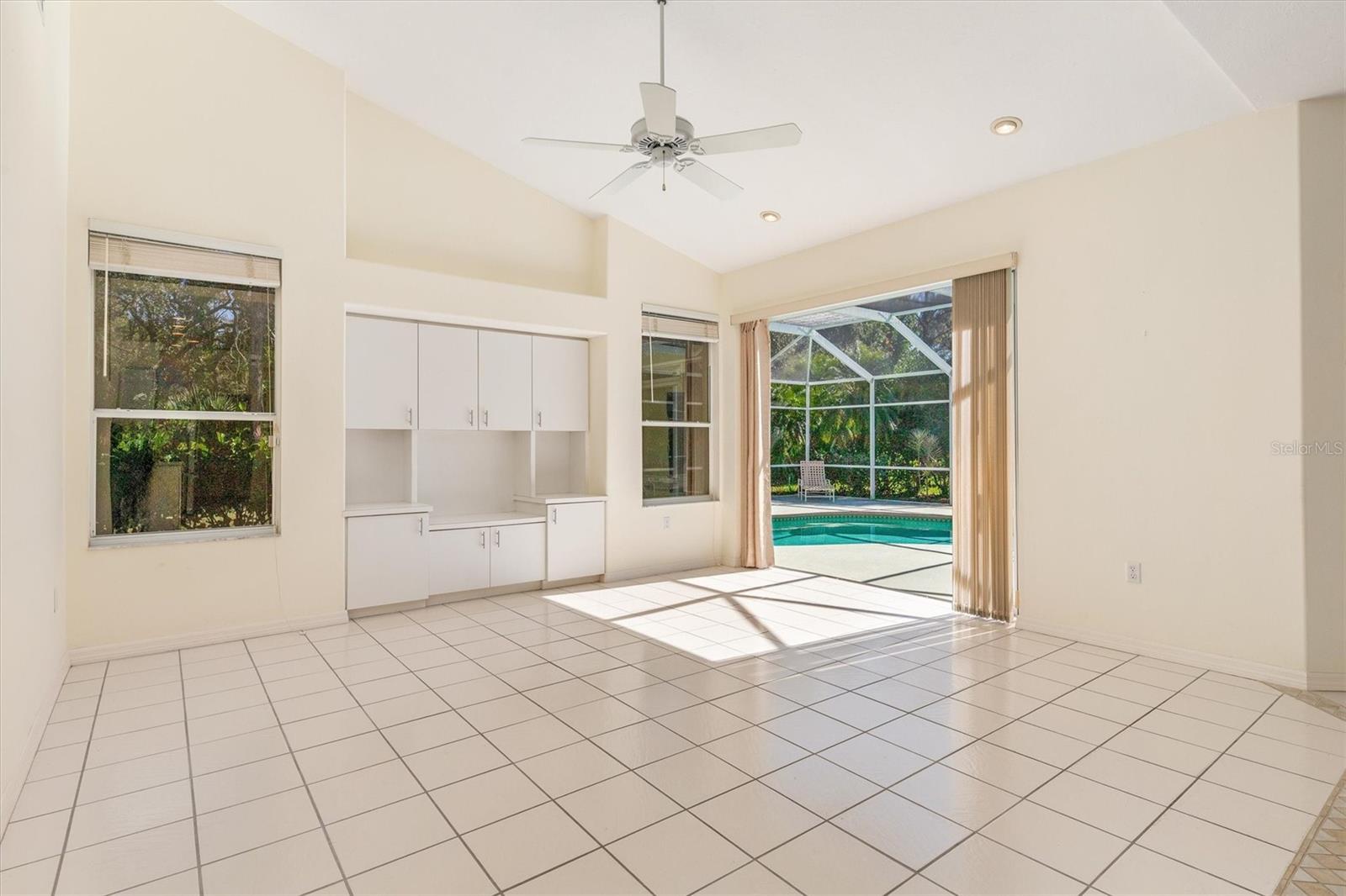 Image 18 of 50 For 8468 Woodbriar Drive