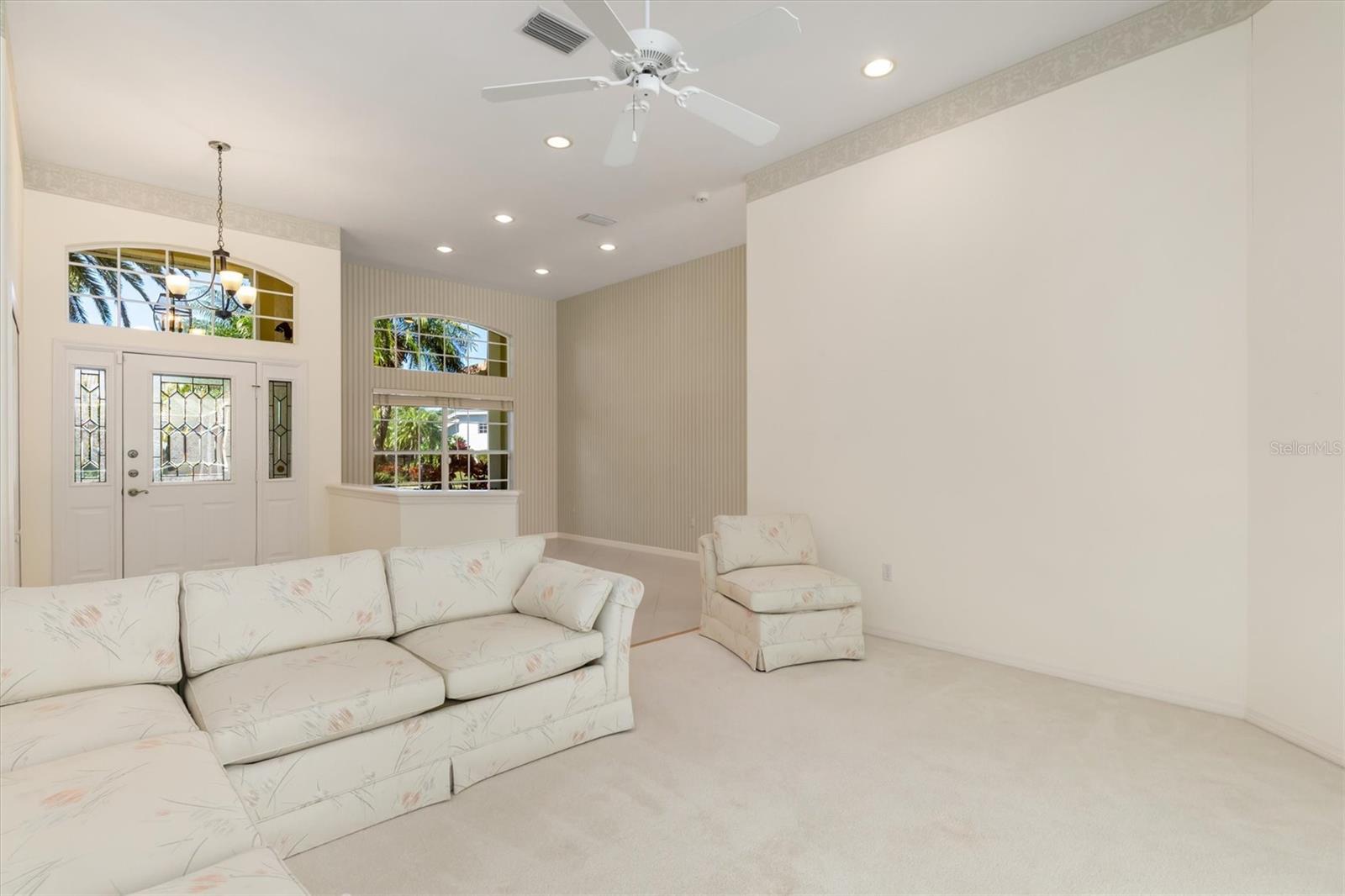 Image 4 of 50 For 8468 Woodbriar Drive