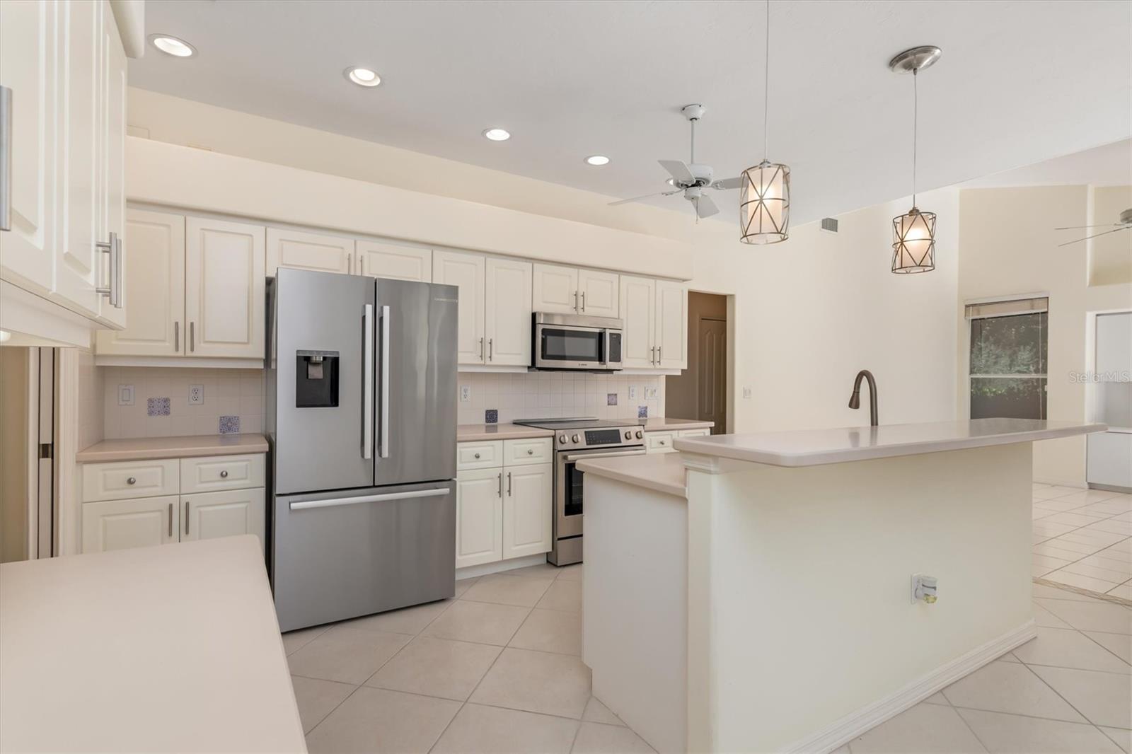 Image 9 of 50 For 8468 Woodbriar Drive