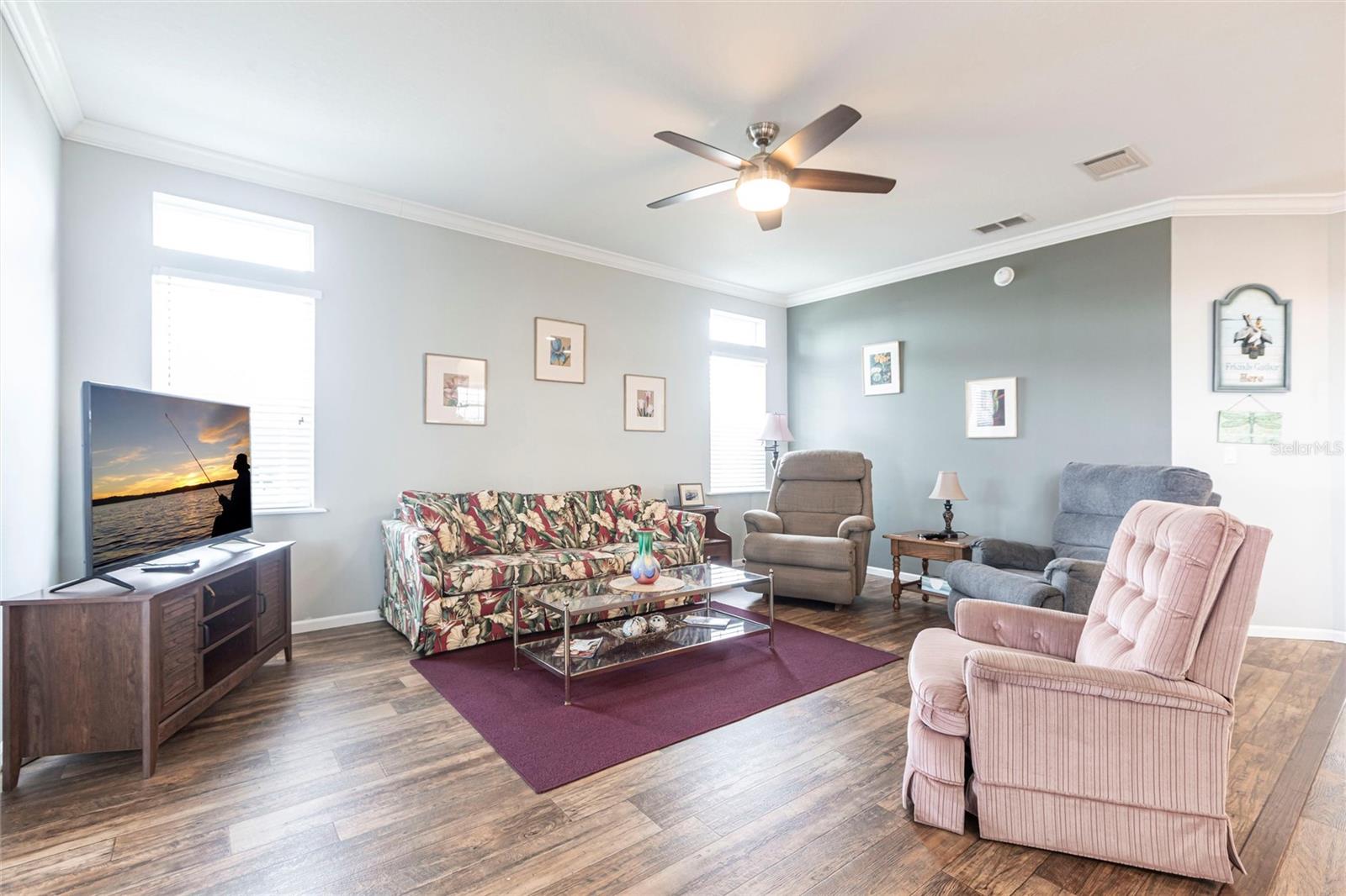 Image 11 of 27 For 168 Duchess Avenue