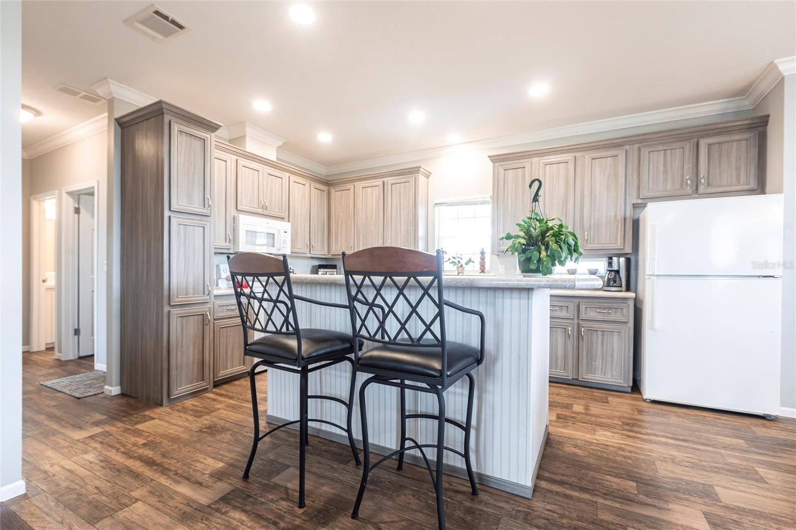 Image 12 of 27 For 168 Duchess Avenue