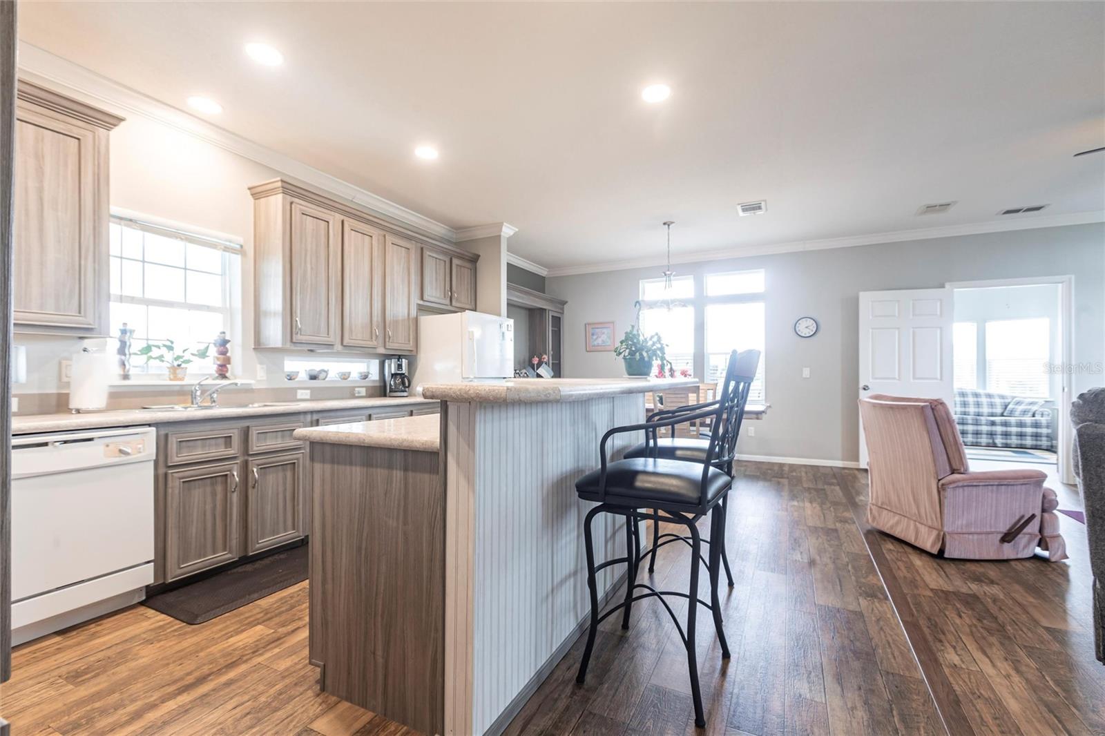 Image 14 of 27 For 168 Duchess Avenue