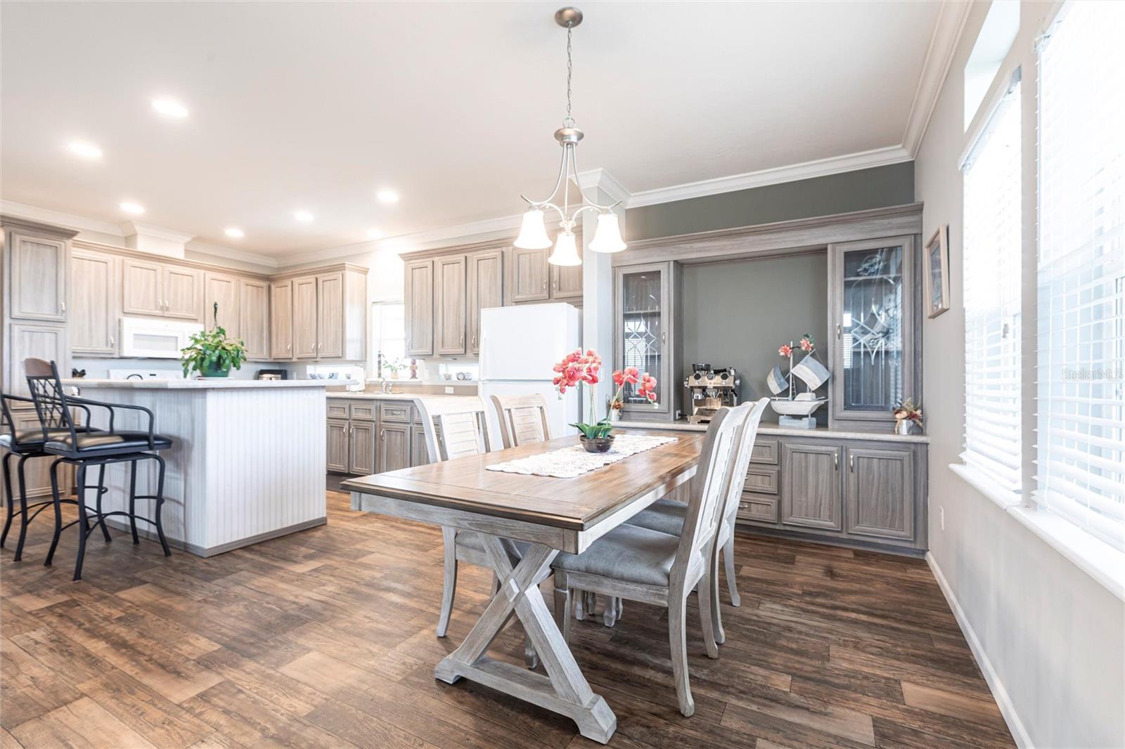 Image 16 of 27 For 168 Duchess Avenue