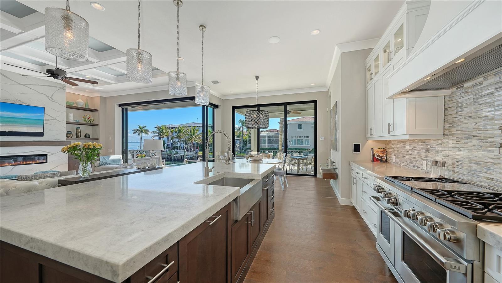 Listing photo id 10 for 590 Birdie Lane