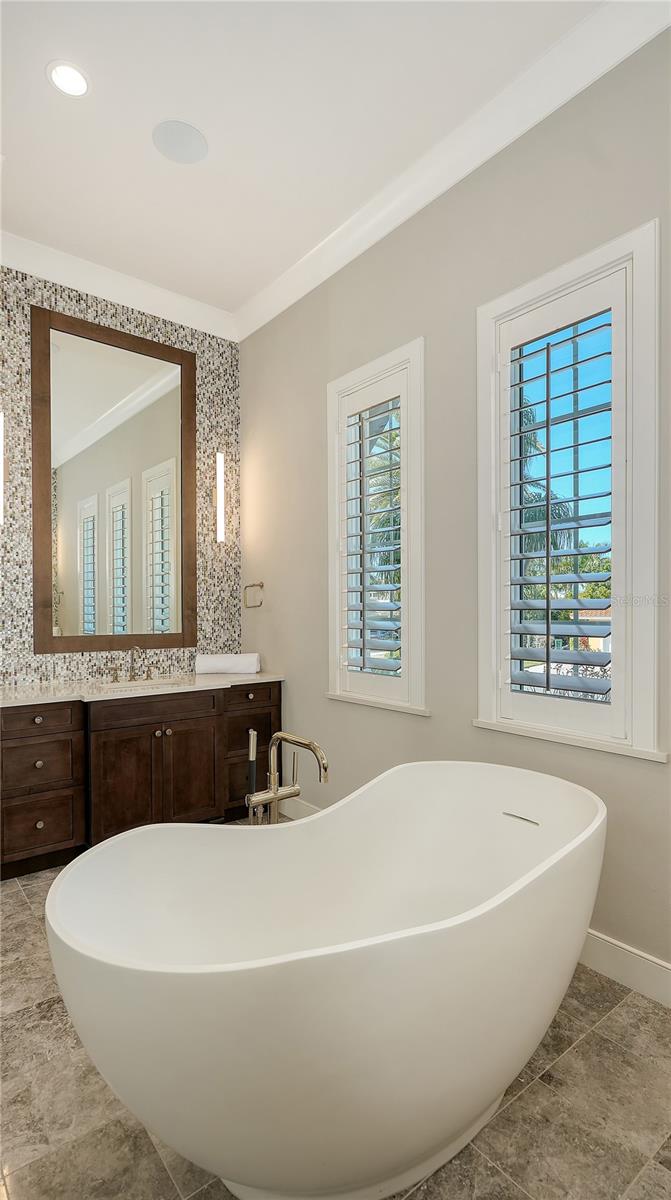 Listing photo id 25 for 590 Birdie Lane