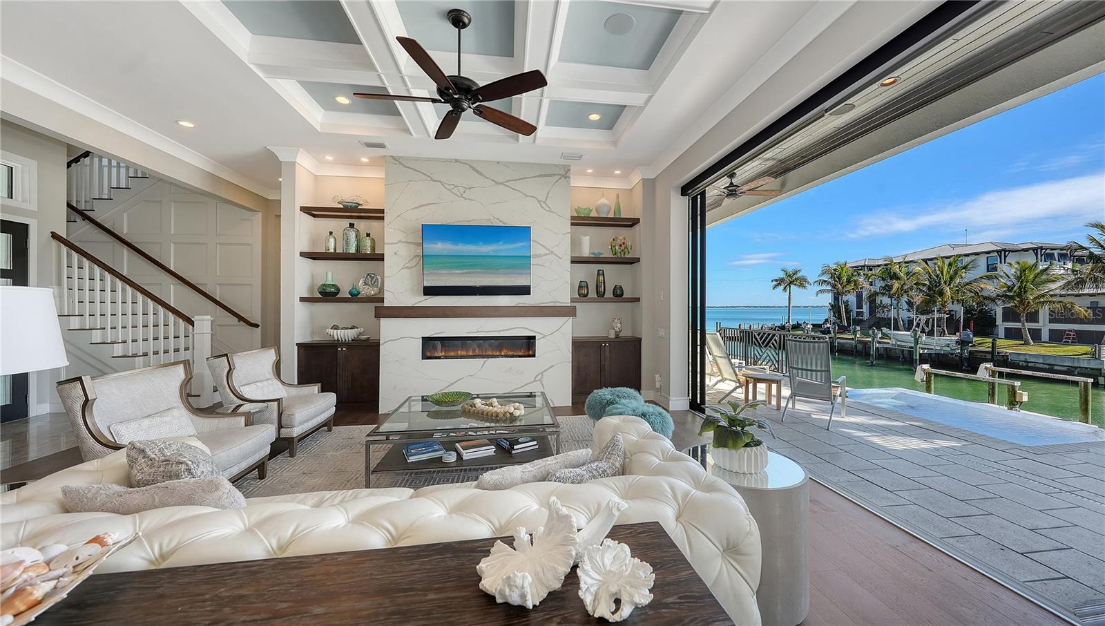 Listing photo id 3 for 590 Birdie Lane