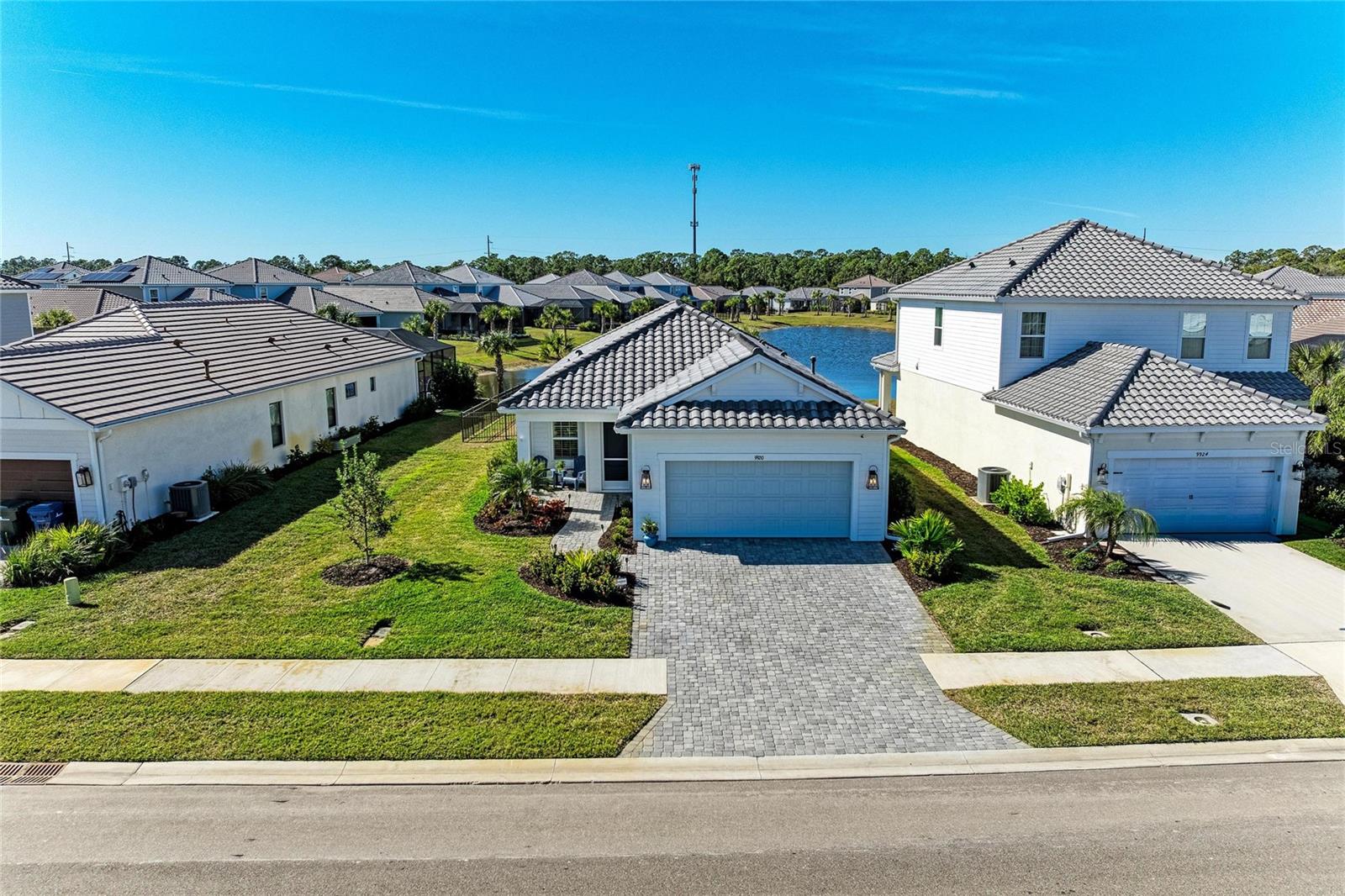 Image 6 of 91 For 9920 Crystal Isle Circle