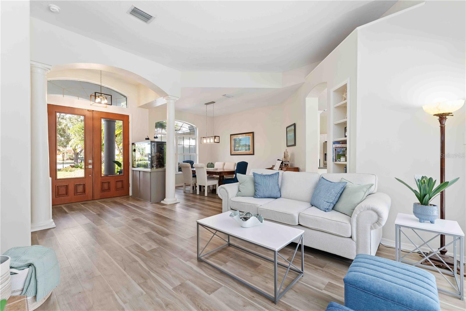 Image 10 of 89 For 9915 Old Hyde Park Place