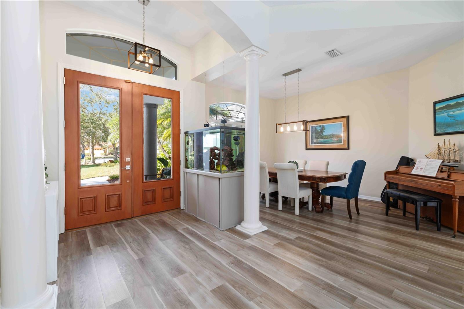 Image 7 of 89 For 9915 Old Hyde Park Place