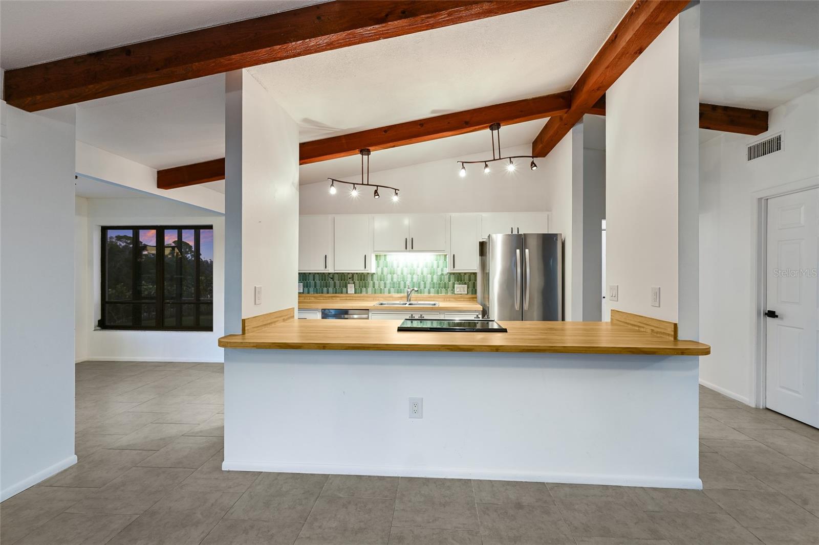 Image 10 of 53 For 5424 America Drive