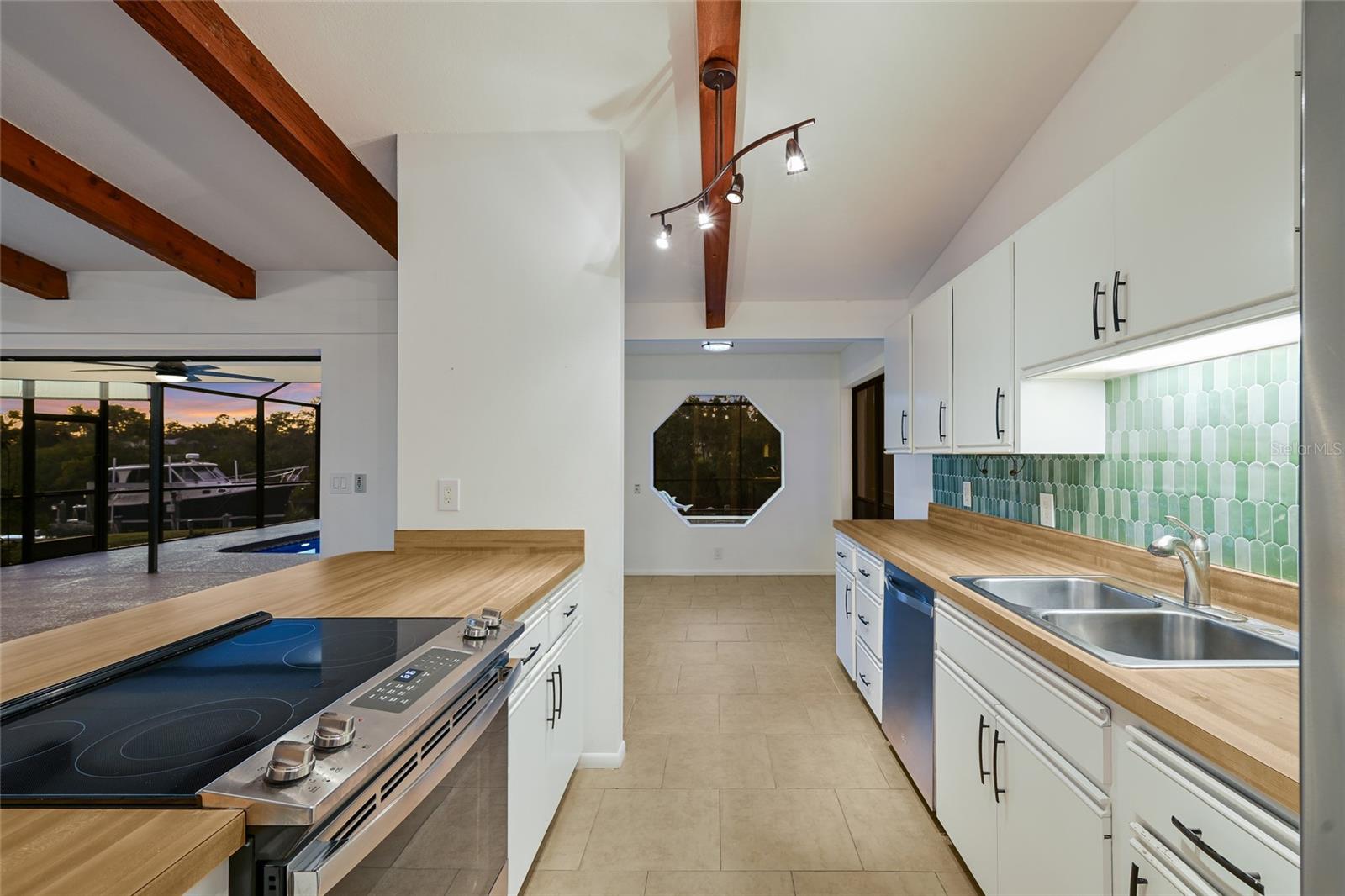 Image 11 of 53 For 5424 America Drive