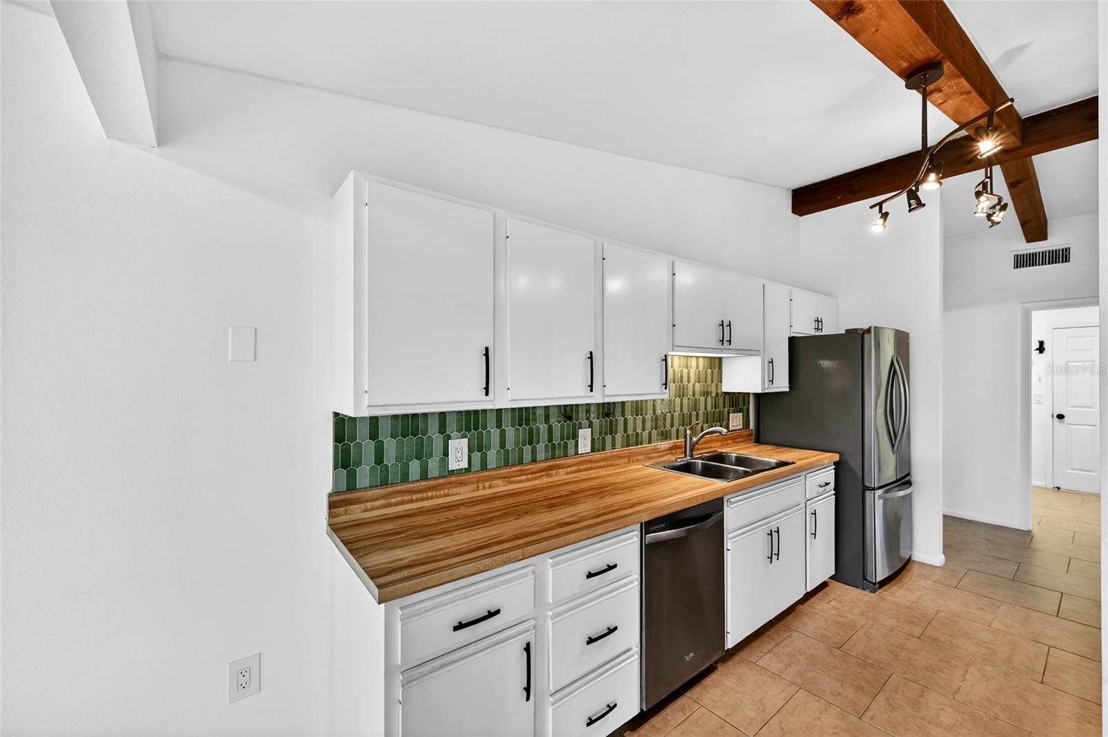 Image 15 of 53 For 5424 America Drive