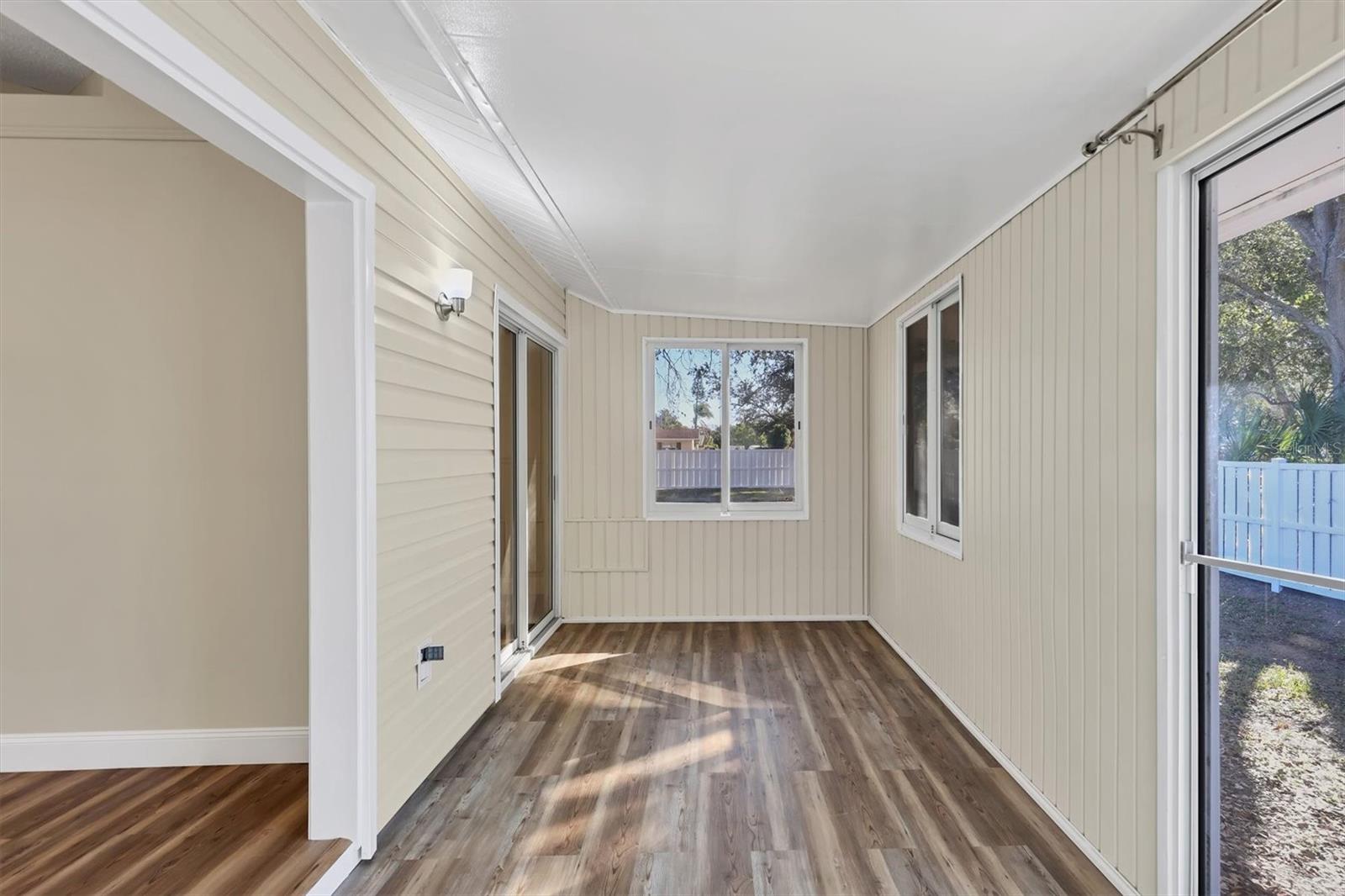 Image 23 of 34 For 3703 43rd Avenue W