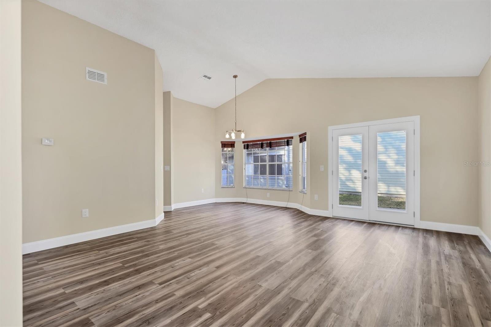 Image 6 of 34 For 3703 43rd Avenue W