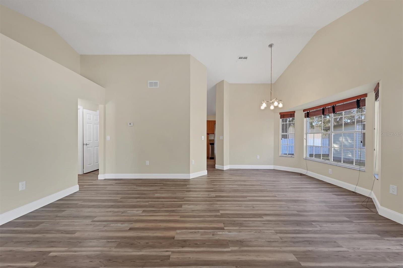 Image 7 of 34 For 3703 43rd Avenue W