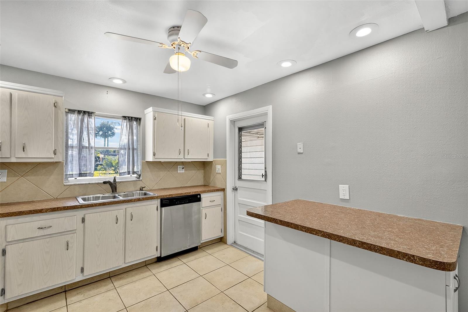 Image 10 of 33 For 536 Pangola Drive