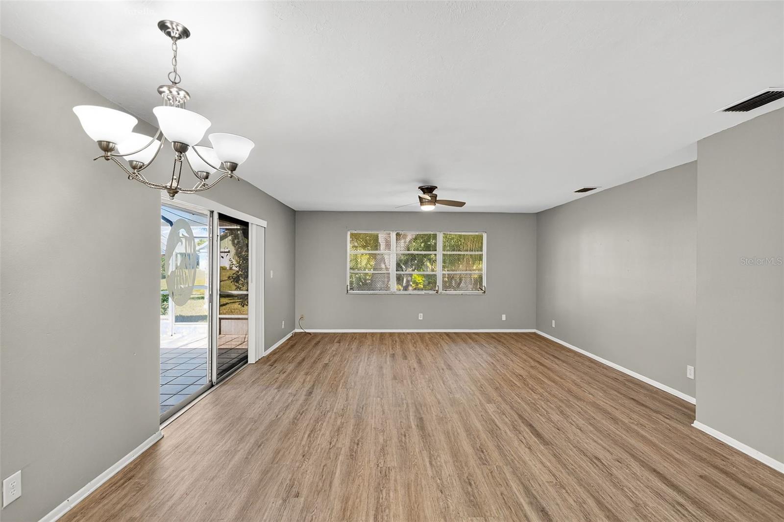 Image 11 of 33 For 536 Pangola Drive