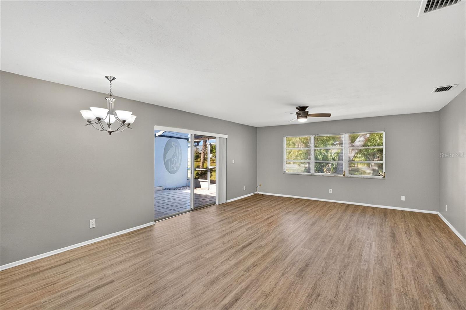 Image 22 of 33 For 536 Pangola Drive