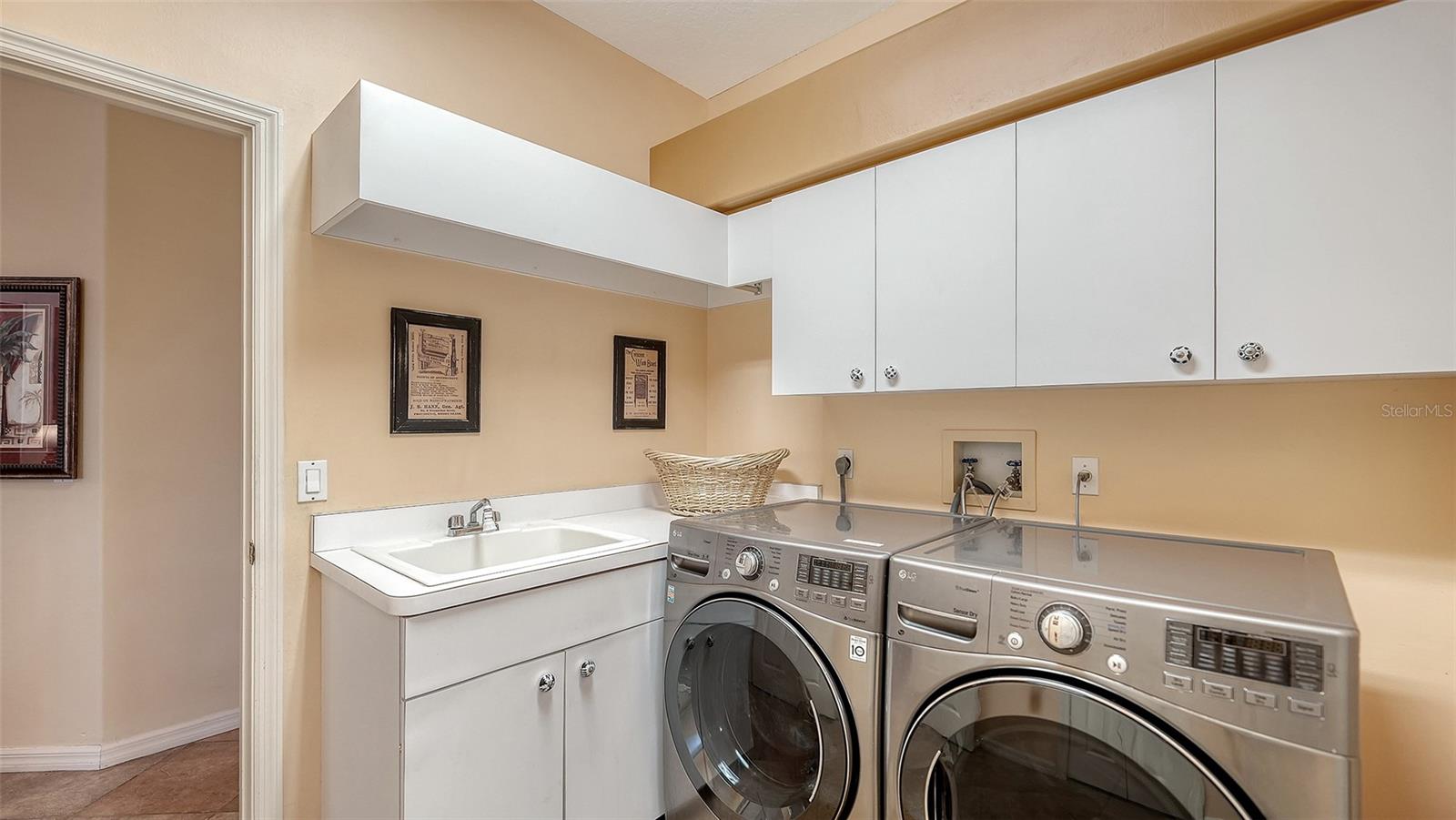 Image 35 of 52 For 8544 Park Shore Lane