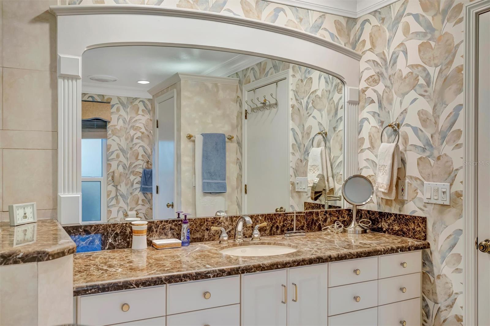 Image 15 of 40 For 4859 Greencroft Road