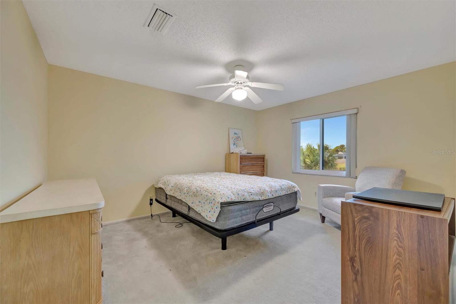 Image 23 of 40 For 4859 Greencroft Road