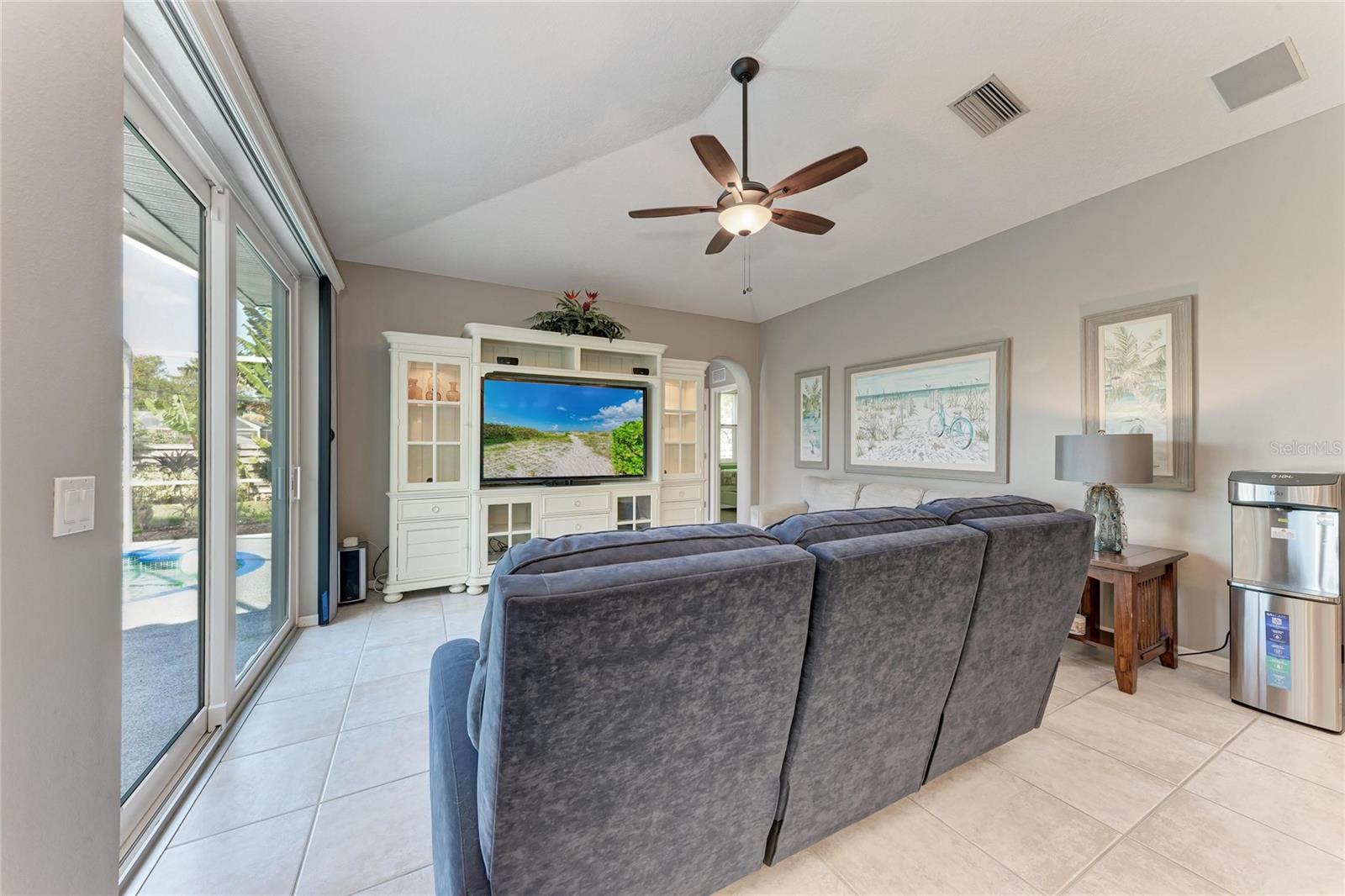 Image 11 of 50 For 4465 Mcintosh Lake Avenue