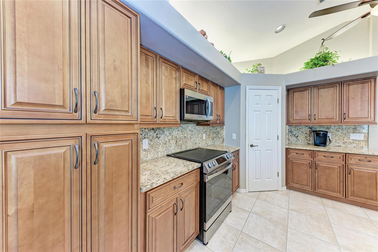 Image 18 of 50 For 4465 Mcintosh Lake Avenue