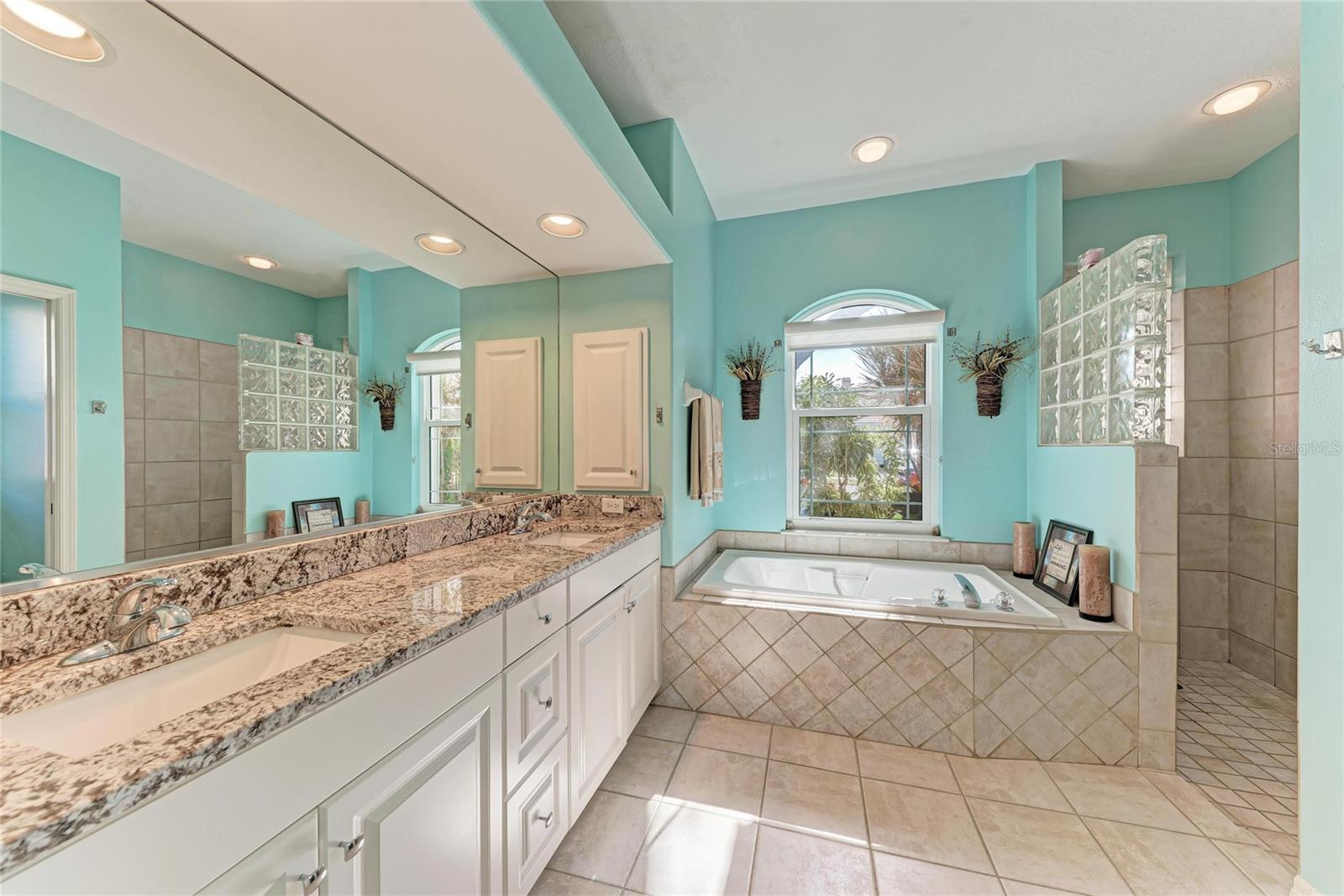 Image 29 of 50 For 4465 Mcintosh Lake Avenue