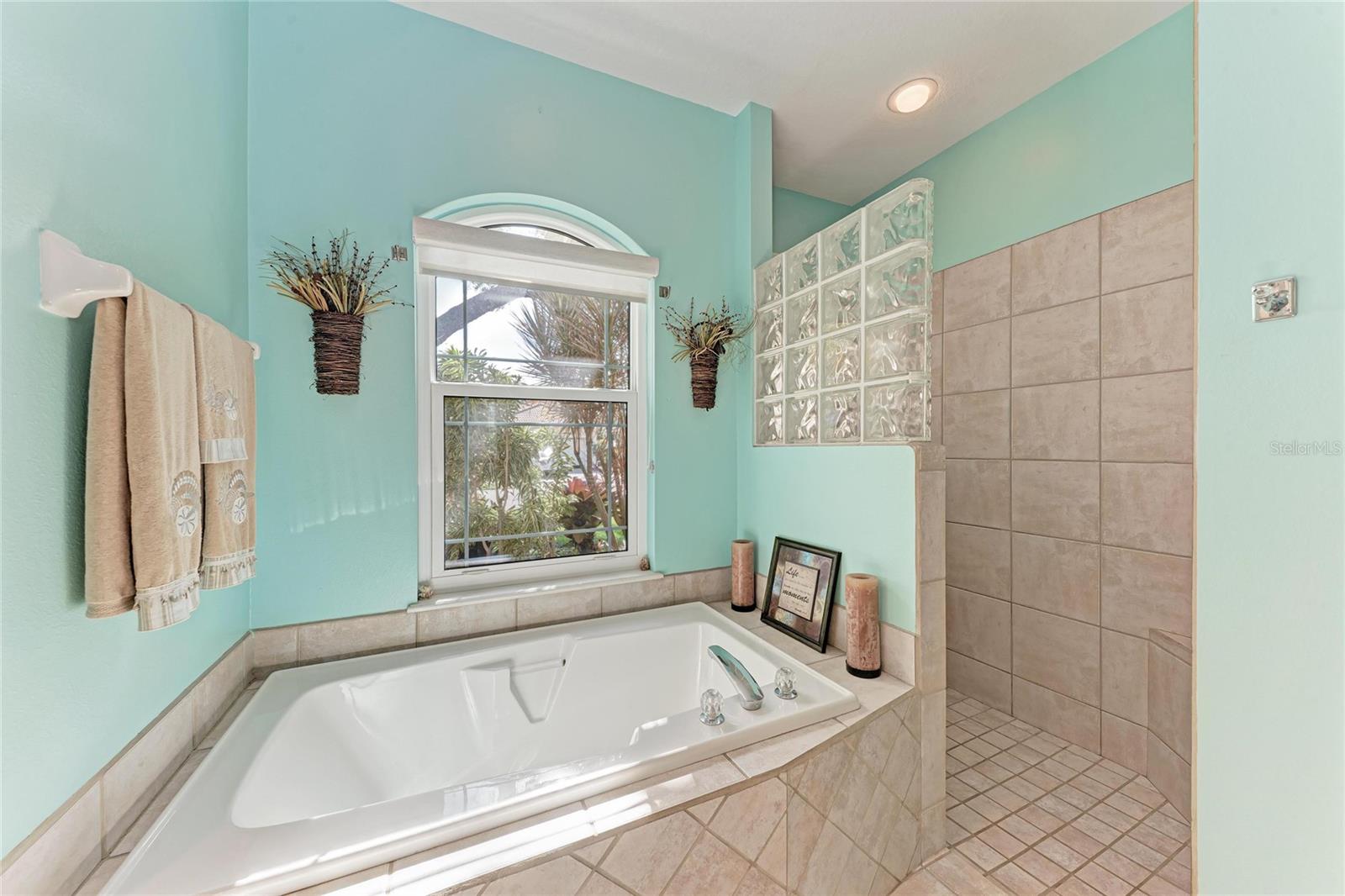 Image 30 of 50 For 4465 Mcintosh Lake Avenue