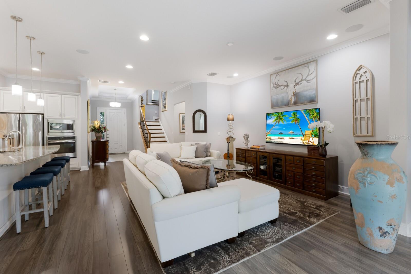 Image 11 of 58 For 1856 Hyde Park Street