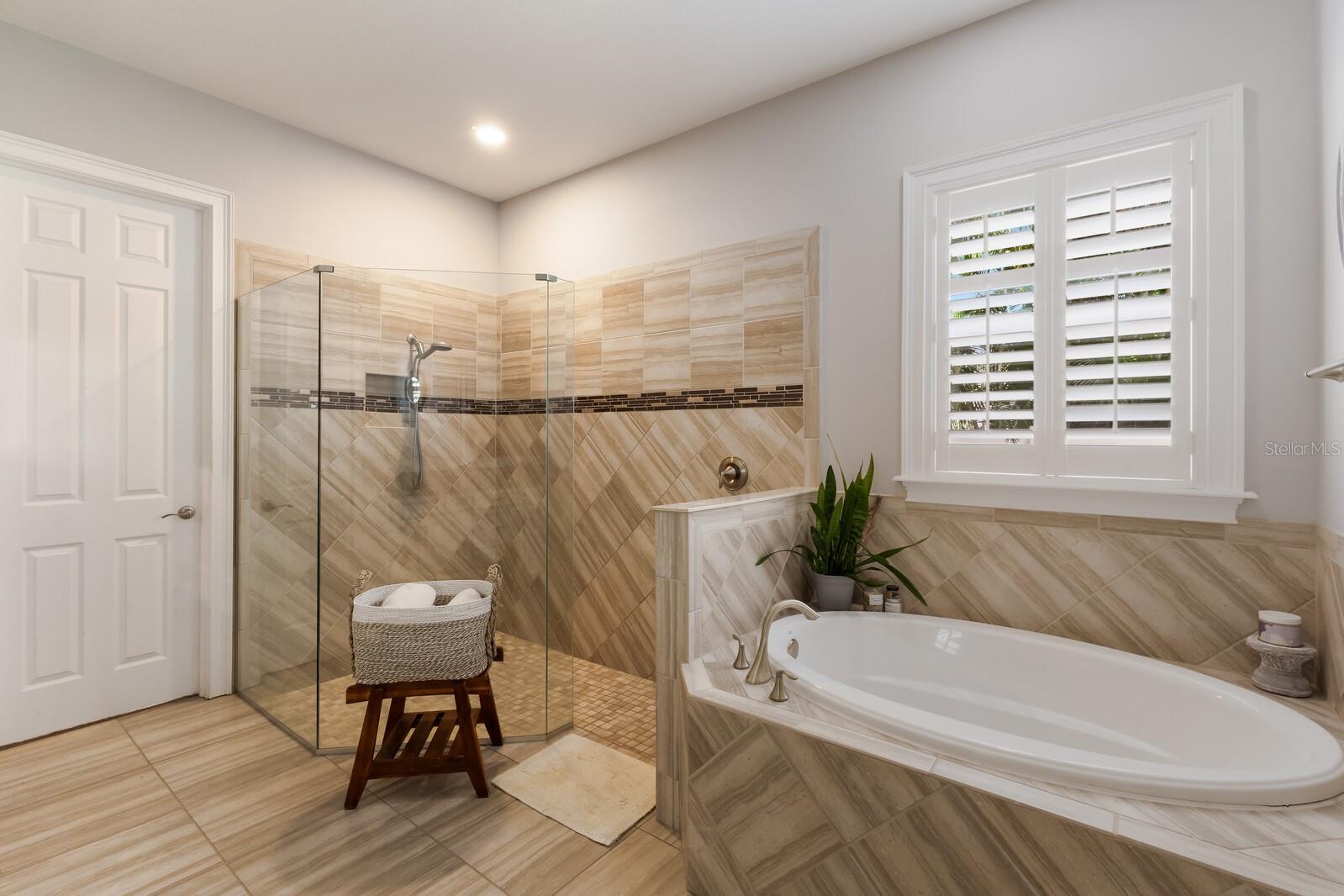 Image 23 of 58 For 1856 Hyde Park Street