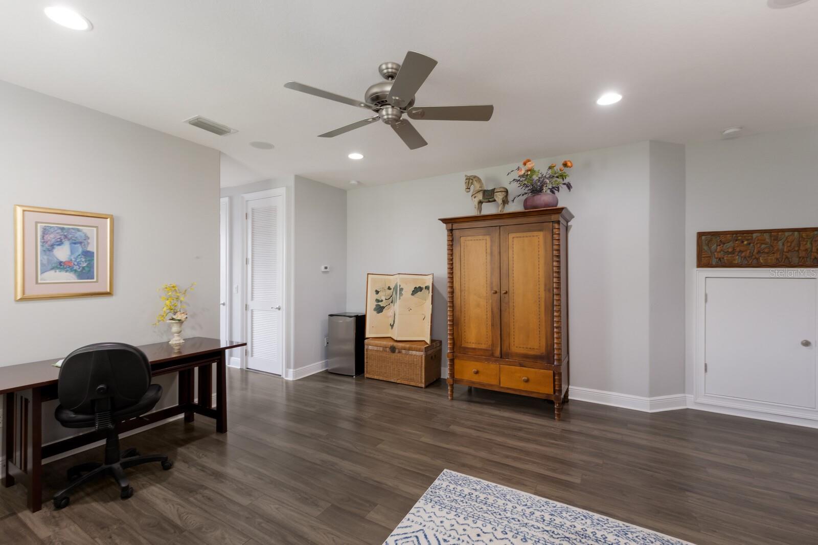 Image 27 of 58 For 1856 Hyde Park Street