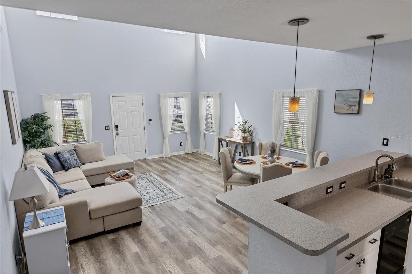 Image 18 of 41 For 2318 29th Avenue E