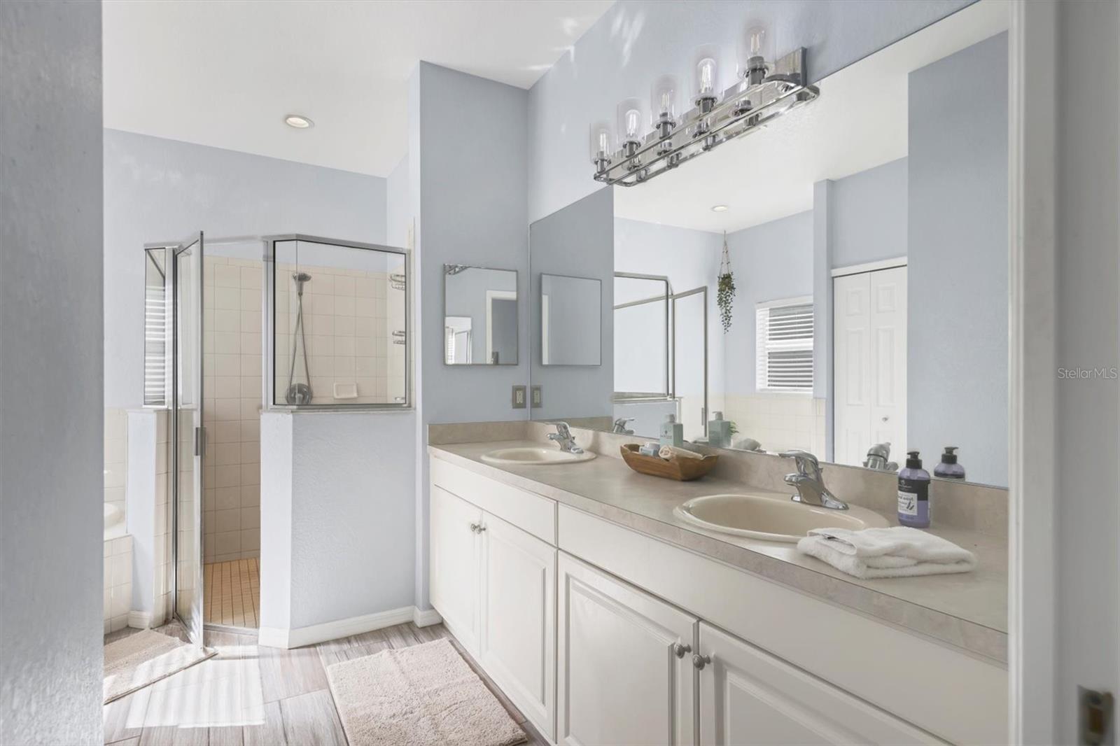 Image 26 of 41 For 2318 29th Avenue E