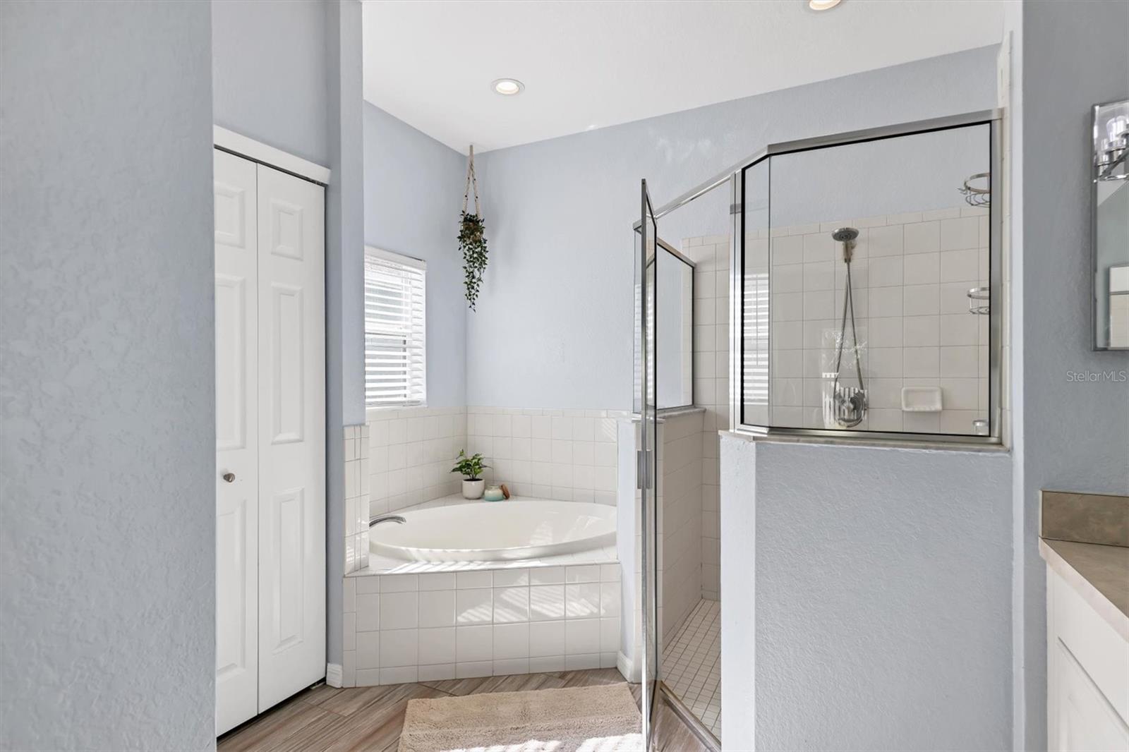 Image 27 of 41 For 2318 29th Avenue E