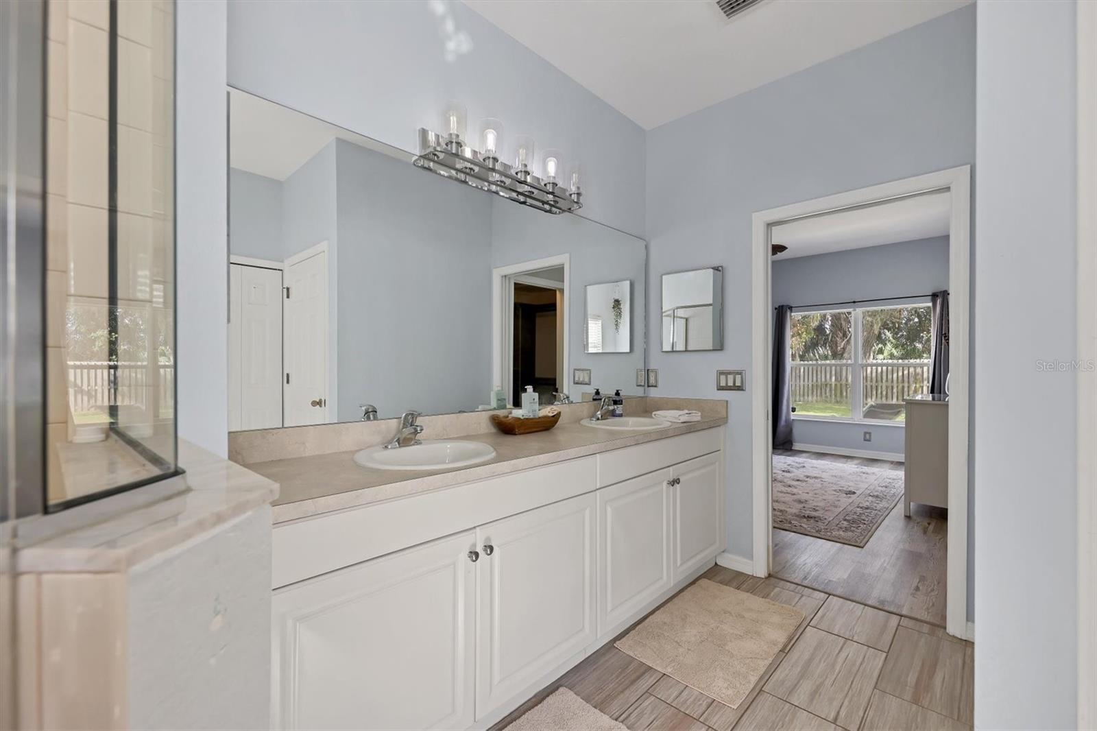 Image 28 of 41 For 2318 29th Avenue E