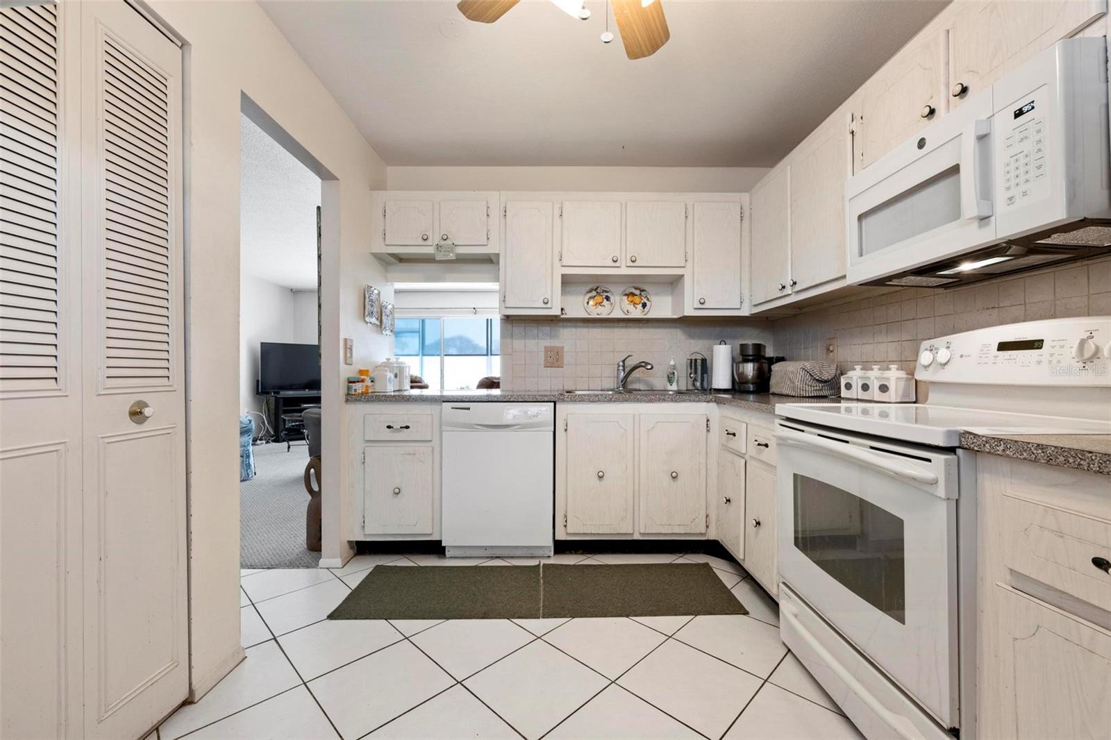 Image 15 of 34 For 4040 Ironwood Circle 102f