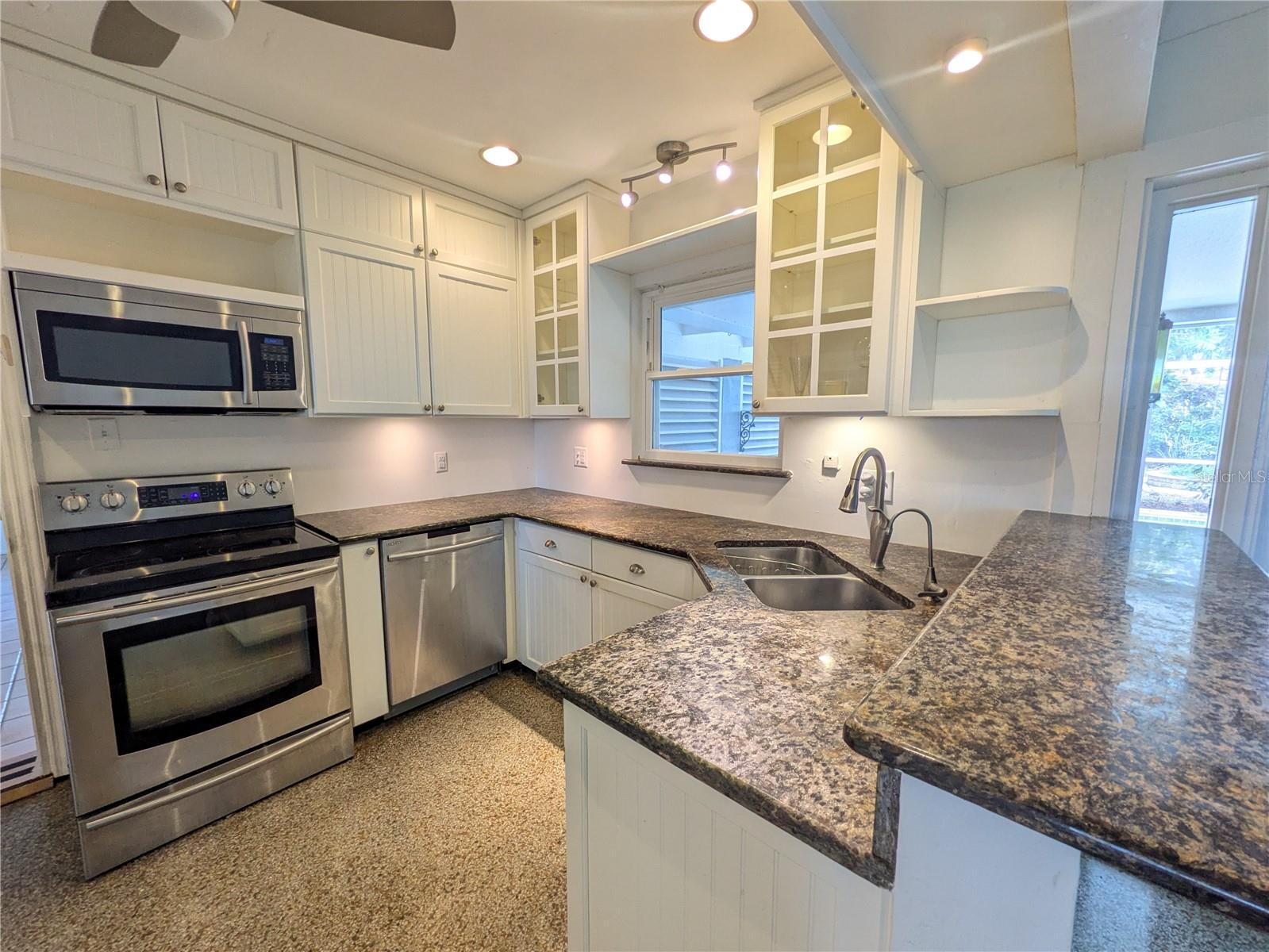 Image 6 of 30 For 6280 Uplands Boulevard