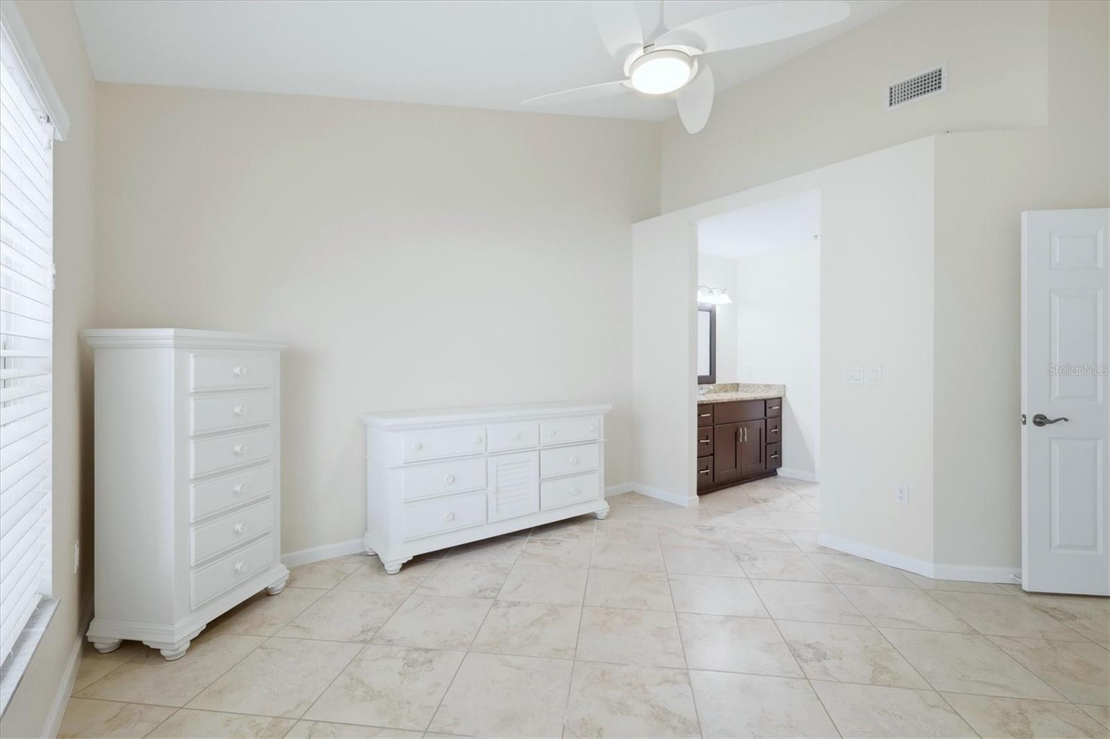 Image 15 of 57 For 5442 Fair Oaks Street 12c