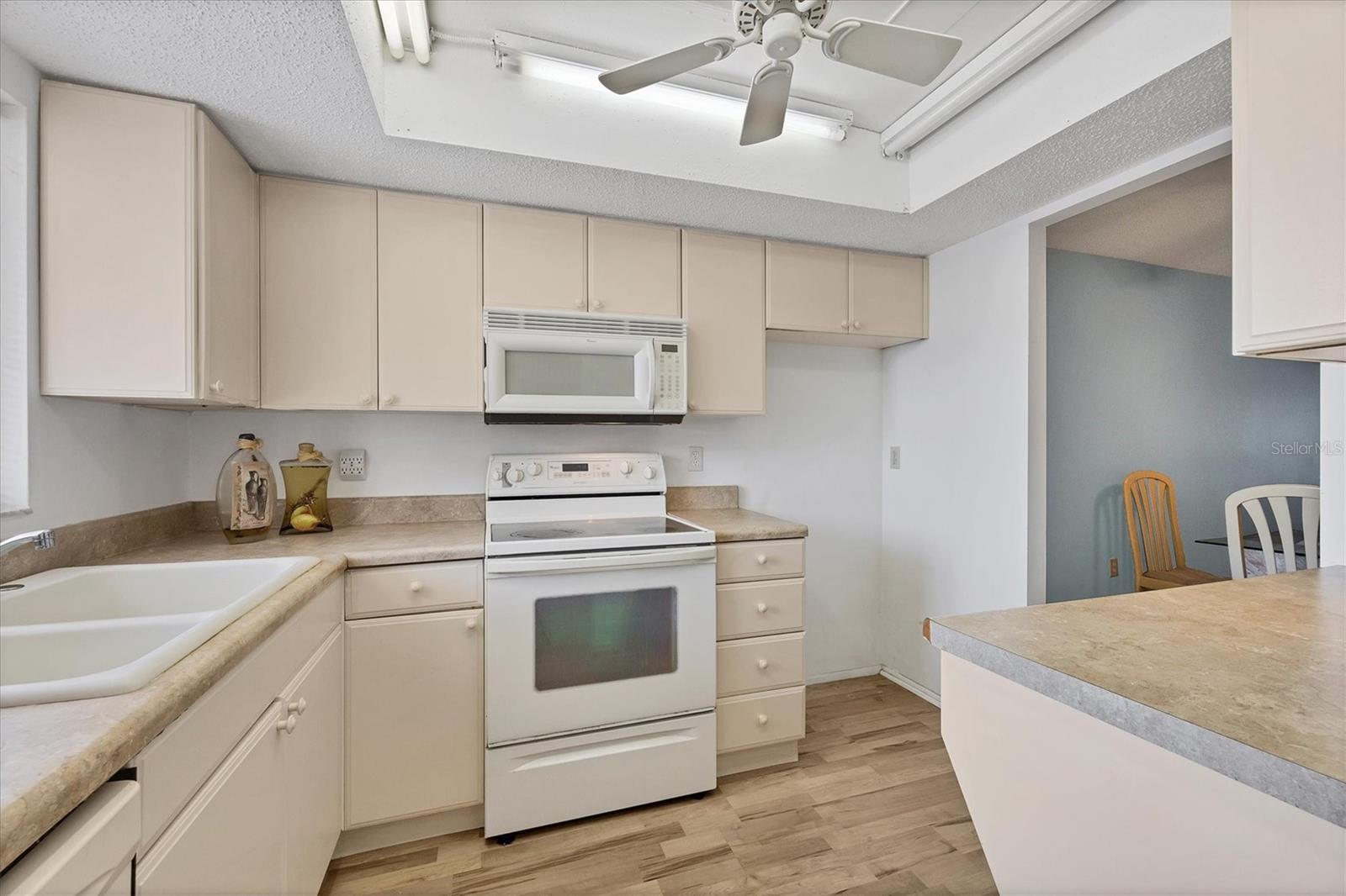 Image 11 of 42 For 3534 Lake Bayshore Drive K118