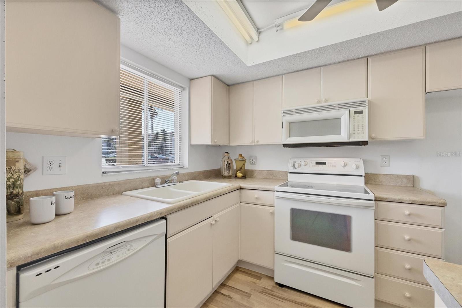 Image 12 of 42 For 3534 Lake Bayshore Drive K118