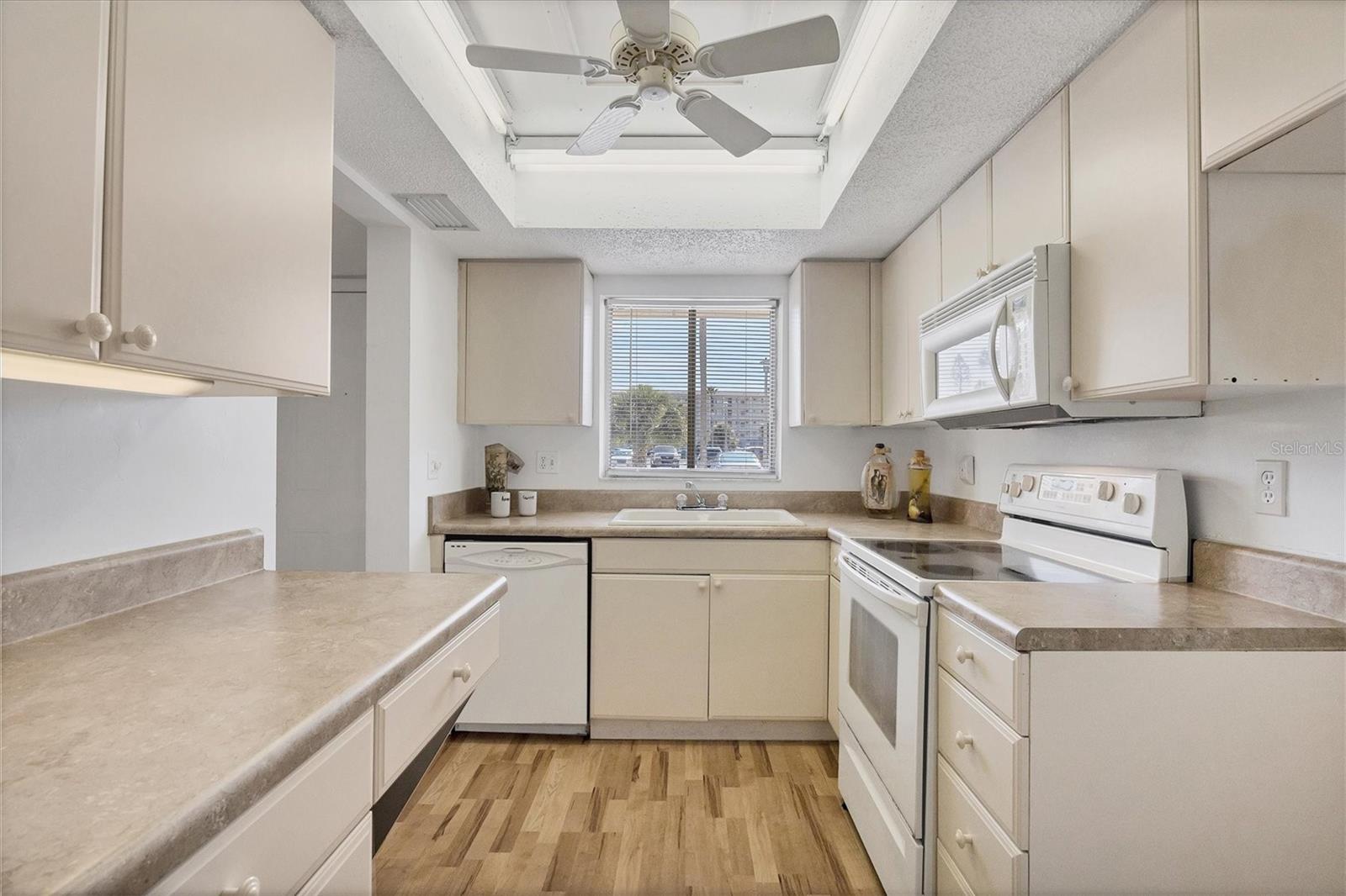 Image 13 of 42 For 3534 Lake Bayshore Drive K118