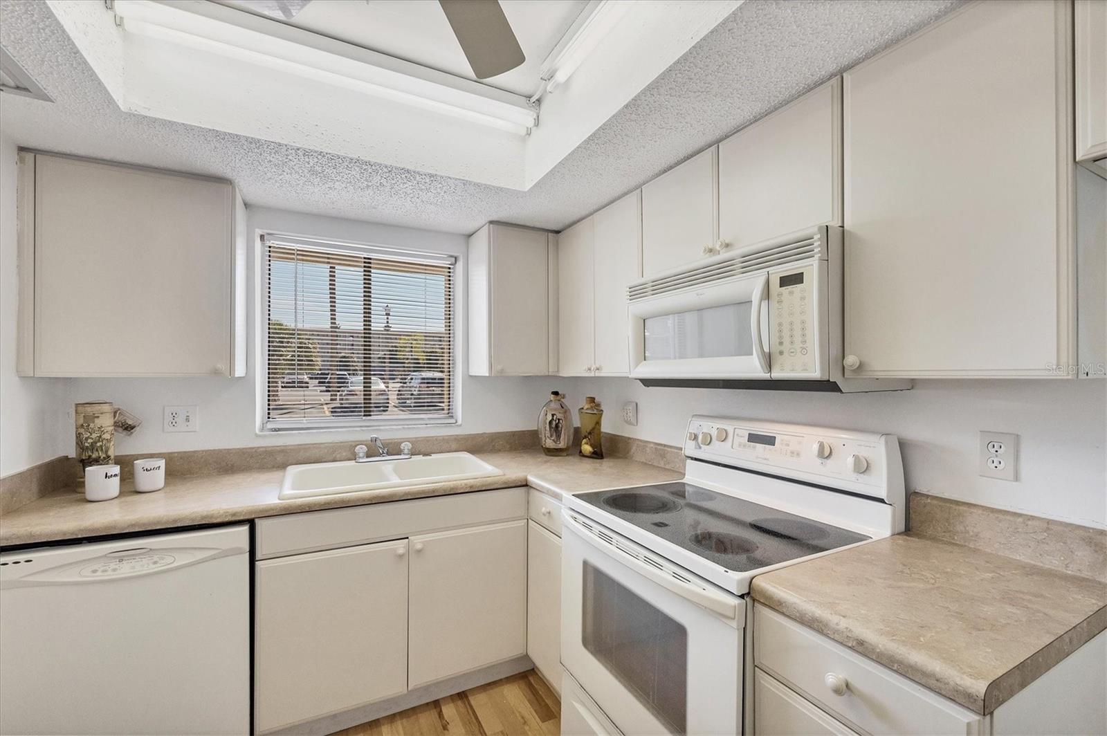 Image 15 of 42 For 3534 Lake Bayshore Drive K118