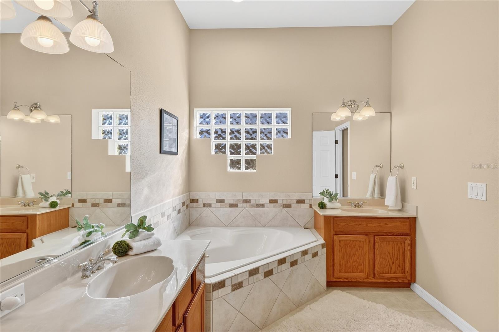 Image 14 of 45 For 3712 5th Avenue Ne