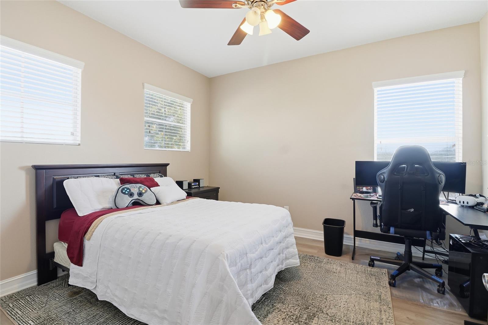 Image 22 of 62 For 12036 Longview Lake Circle