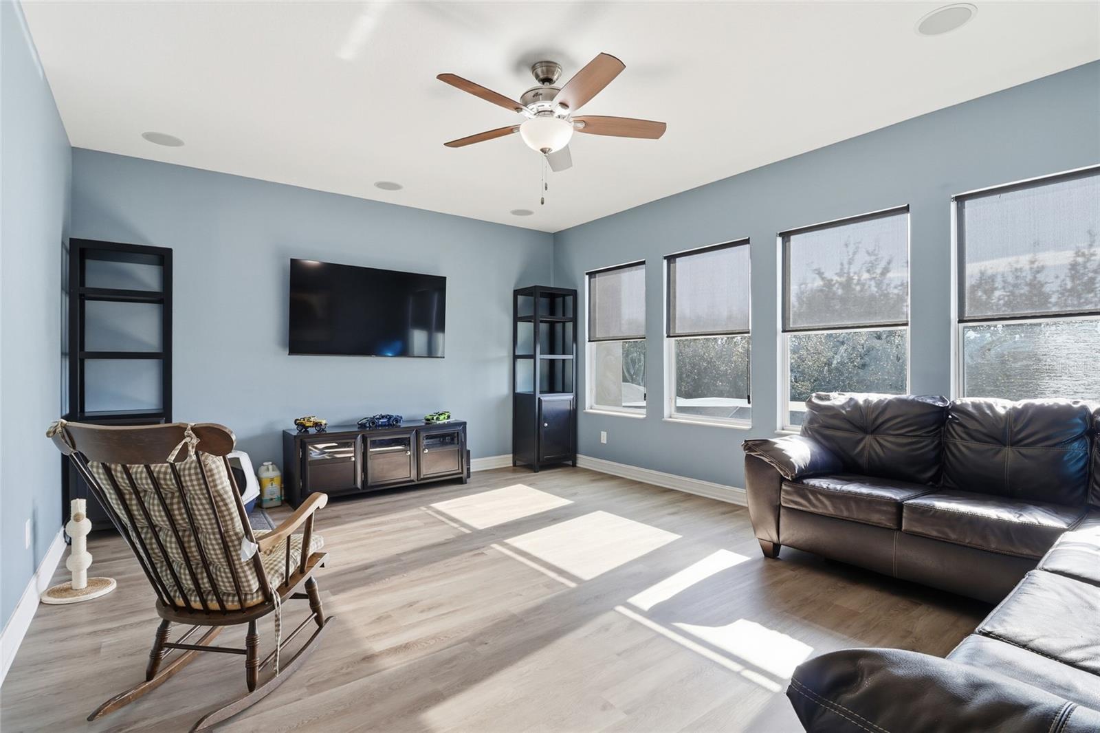 Image 31 of 62 For 12036 Longview Lake Circle